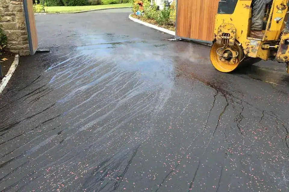 Tarmac driveway finish